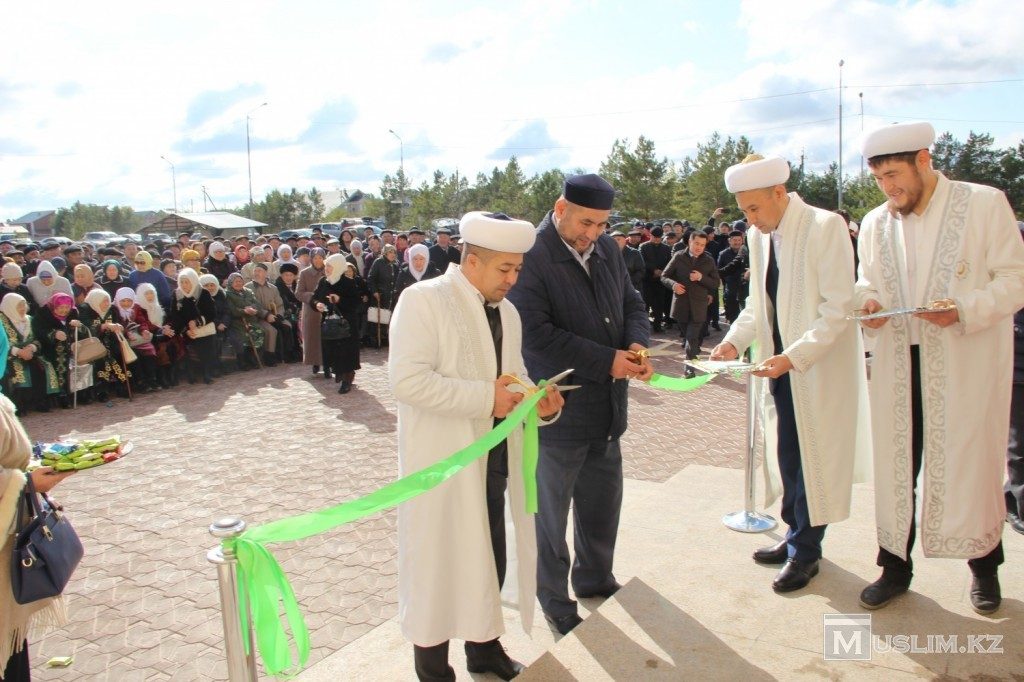 Лента в новой мечети в городе Павлодар
